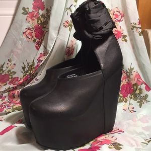 Unif Leland Ballet Platforms size 6